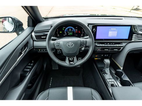 Used 2026 Toyota Camry SE image 19
