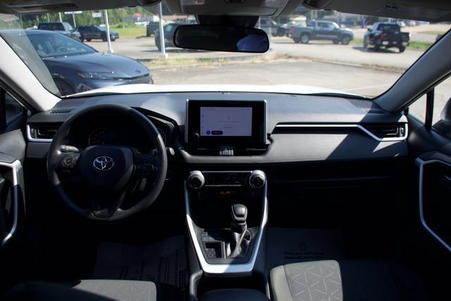 Used 2025 Toyota RAV4 XLE FWD image 12