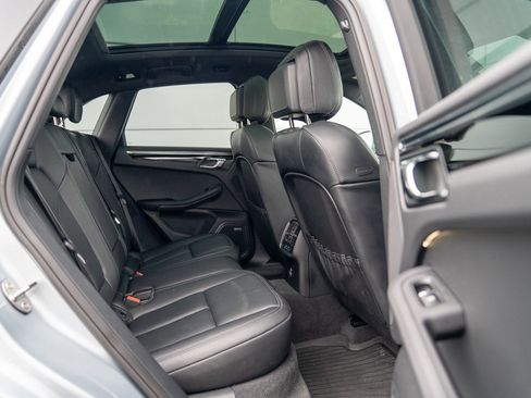 Used 2025 Porsche Macan image 25