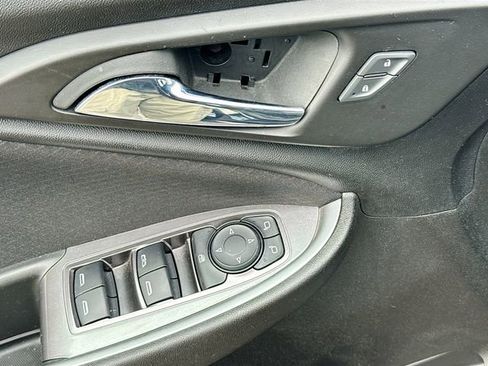 Used 2023 Chevrolet Malibu LT FWD image 17