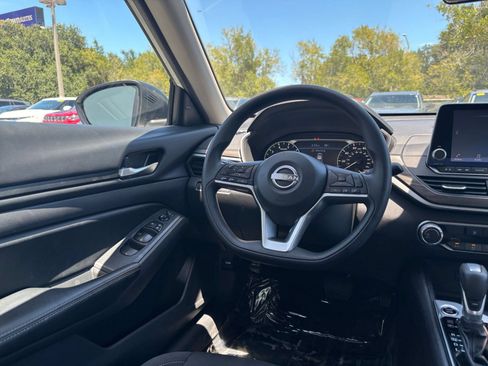 Used 2025 Nissan Altima 2.5 SV FWD image 34