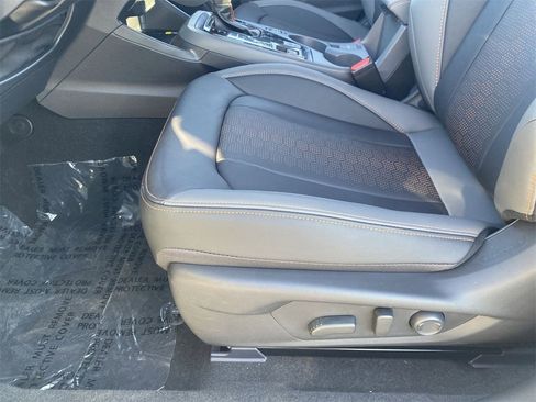 New 2025 Subaru Crosstrek 2.5i Limited w/ Popular Package #3A image 16