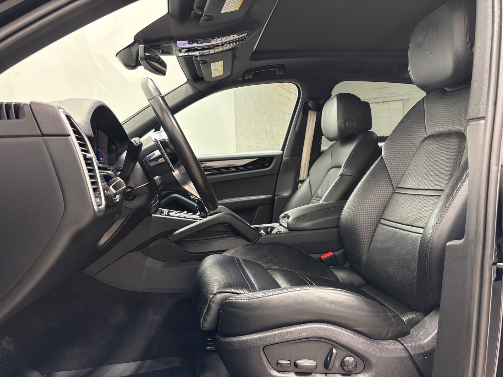 Used 2023 Porsche Cayenne Platinum Edition AWD/4WD image 21