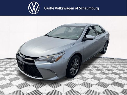 Used 2017 Toyota Camry SE image 1