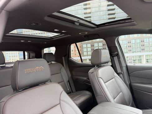 Used 2023 Chevrolet Traverse High Country AWD/4WD image 22