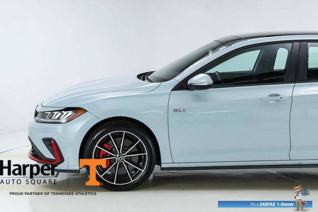 Used 2025 Volkswagen Jetta GLI Autobahn FWD image 3