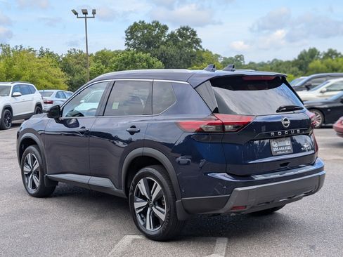 Used 2025 Nissan Rogue SL w/ Tech Package AWD/4WD image 7