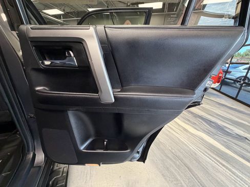 Used 2017 Toyota 4Runner SR5 AWD/4WD image 57