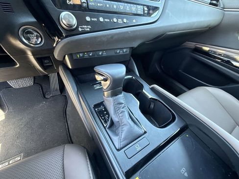 Used 2025 Lexus ES 350 w/ Premium Package image 19