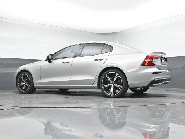 Used 2024 Volvo S60 B5 Plus AWD/4WD image 37