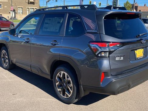 Used 2025 Subaru Forester Premium image 7