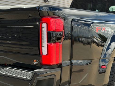 Used 2026 Ford F450 Platinum w/ FX4 Off-Road Package AWD/4WD image 10