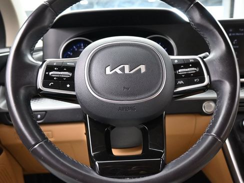 Used 2023 Kia Carnival LX w/ Paint Protection Package FWD image 27