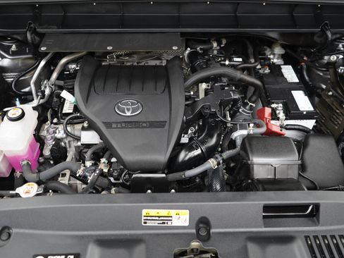 Used 2024 Toyota Highlander Limited AWD/4WD image 32