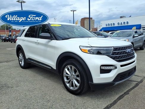 Used 2024 Ford Explorer XLT w/ Equipment Group 202A AWD/4WD image 4