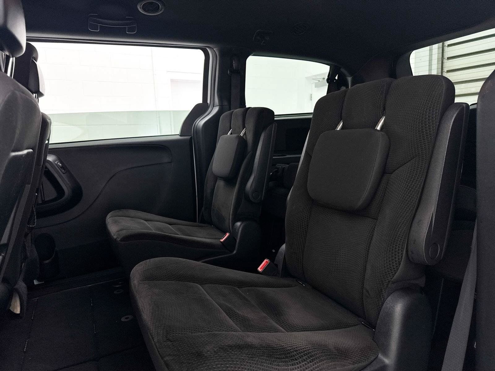 Used 2017 Dodge Grand Caravan SE FWD image 22