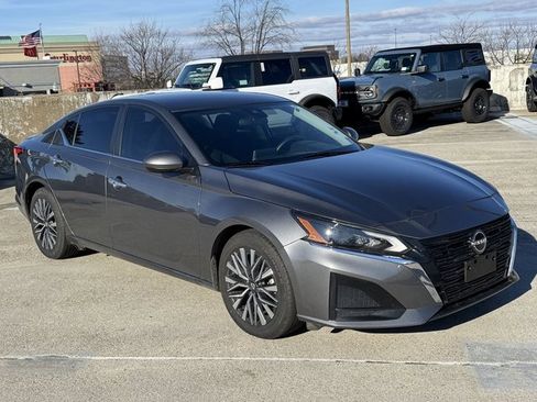 Used 2023 Nissan Altima 2.5 SV image 6