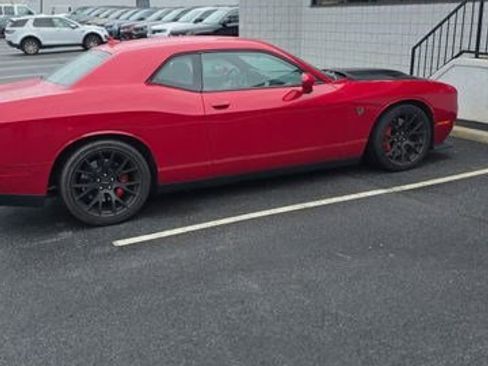 Used 2016 Dodge Challenger SRT Hellcat RWD image 2