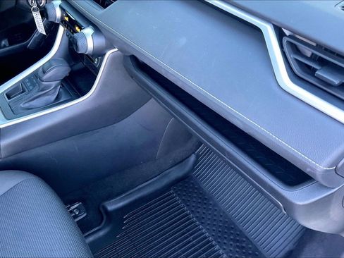 Used 2022 Toyota RAV4 LE image 19