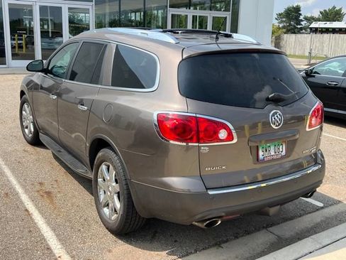 Used 2010 Buick Enclave CXL w/ Trailering Provision Package FWD image 4