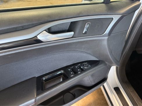 Used 2016 Ford Fusion SE FWD image 7