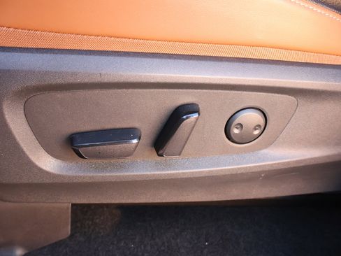 Used 2024 Nissan Pathfinder Platinum image 10