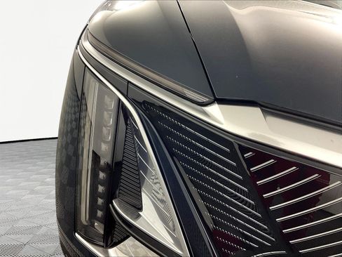 New 2026 Cadillac Lyriq Luxury AWD/4WD image 9