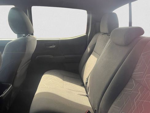 Used 2016 Toyota Tacoma TRD Sport image 8