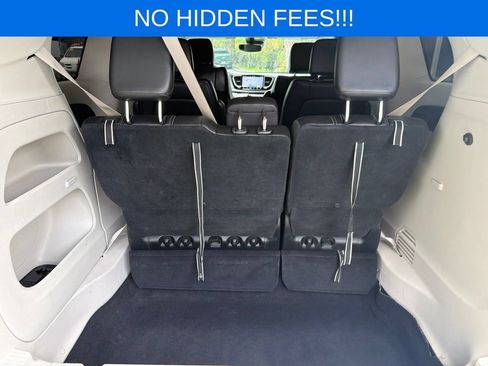 Used 2023 Chrysler Pacifica Touring-L FWD image 10