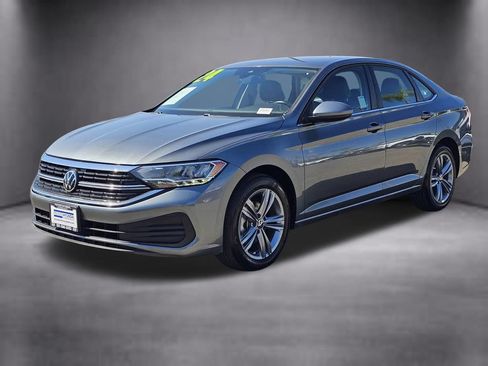 Used 2024 Volkswagen Jetta SE FWD image 3