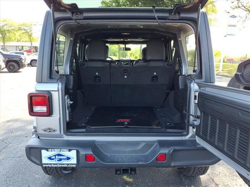 Used 2021 Jeep Wrangler Unlimited Sahara w/ Cold Weather Group AWD/4WD image 29