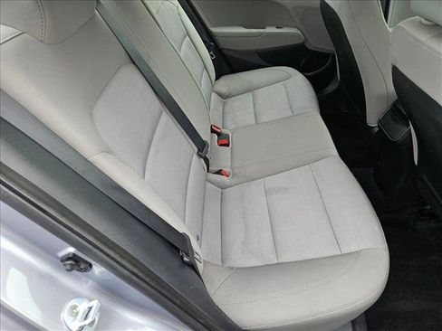 Used 2017 Hyundai Elantra SE image 16