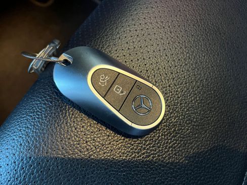 Used 2024 Mercedes-Benz GLC 300 image 22