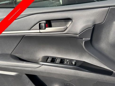 Used 2025 Toyota Camry SE w/ Convenience Package image 20