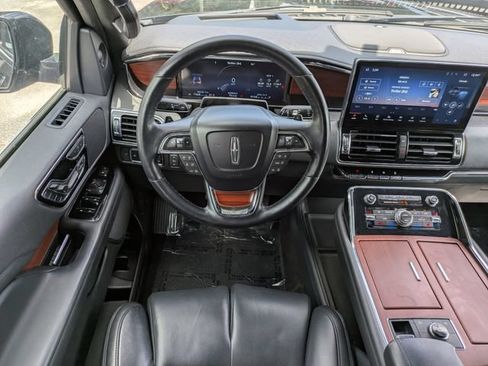 Used 2023 Lincoln Navigator Reserve AWD/4WD image 13