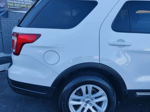 Used 2018 Ford Explorer XLT image 8