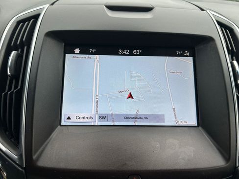 Used 2019 Ford Edge Titanium w/ Equipment Group 301A AWD/4WD image 19