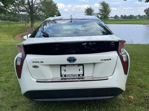 Used 2017 Toyota Prius Two FWD image 9