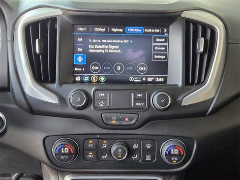 Used 2024 GMC Terrain SLT image 24