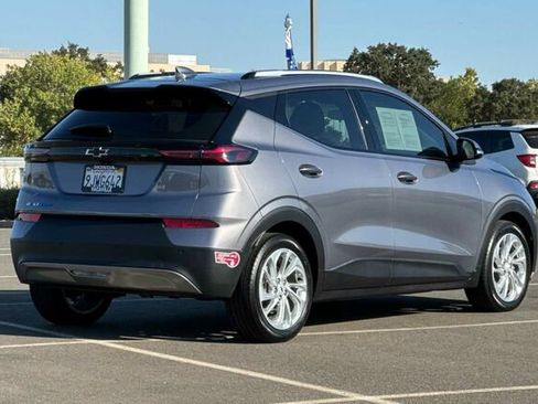 Used 2023 Chevrolet Bolt EUV LT w/ Driver Confidence Package image 4