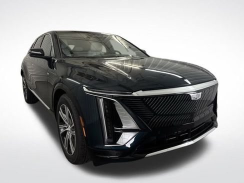 New 2025 Cadillac Lyriq Luxury image 1