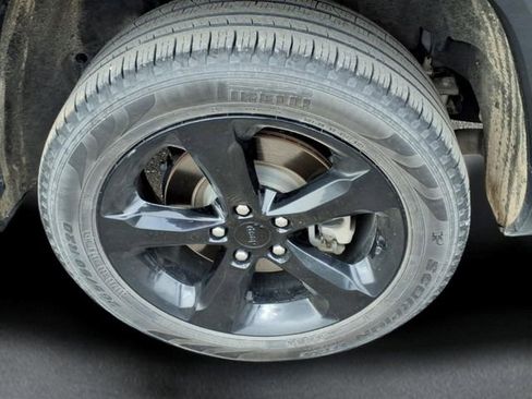 Used 2024 Jeep Grand Cherokee L Limited w/ Black Appearance Package AWD/4WD image 7