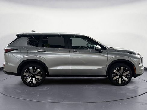 New 2026 Mitsubishi Outlander SE image 6