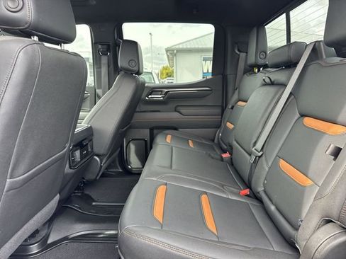 Used 2024 GMC Sierra 1500 AT4 w/ Technology Package AWD/4WD image 9