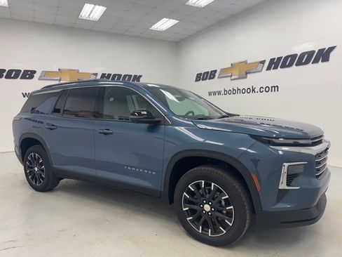 New 2026 Chevrolet Traverse LT w/ Sun and Wheel Package image 3