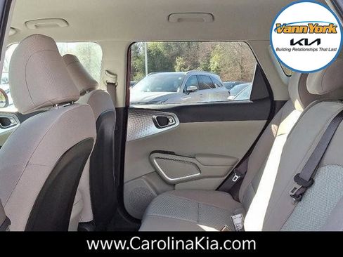 New 2025 Kia Soul LX w/ LX Technology Package image 5
