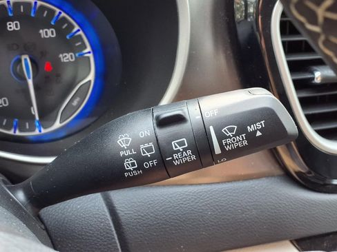 Used 2024 Chrysler Pacifica Touring-L FWD image 22