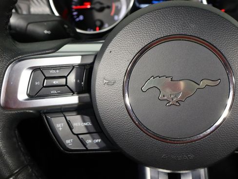 Used 2020 Ford Mustang Coupe RWD image 8