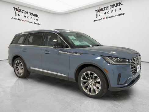 New 2026 Lincoln Aviator 2WD image 3