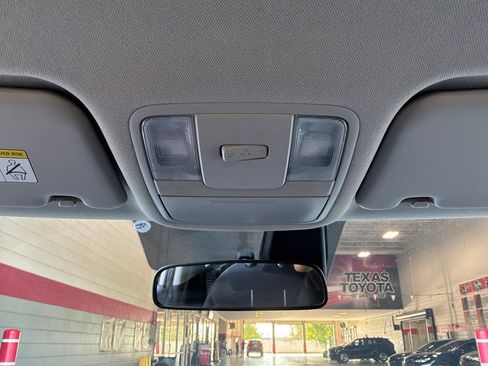 Used 2025 Kia Soul LX w/ LX Technology Package FWD image 14
